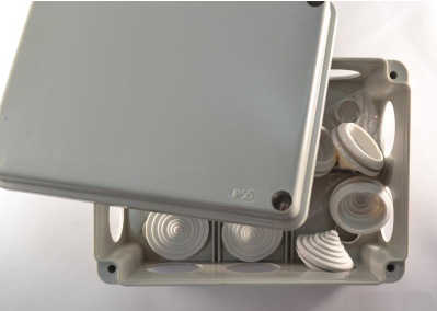 GE41244 коробка распаячная (190*140*70) IP55