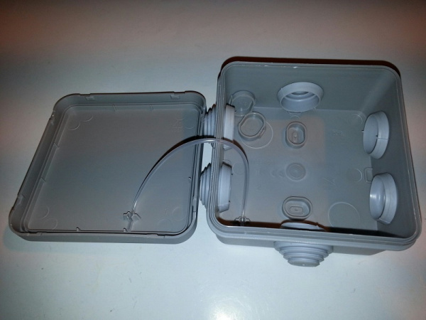 IMT 35092 Коробка распред. открыт. установки 85*85*40 (6 муфтовая) Schneider